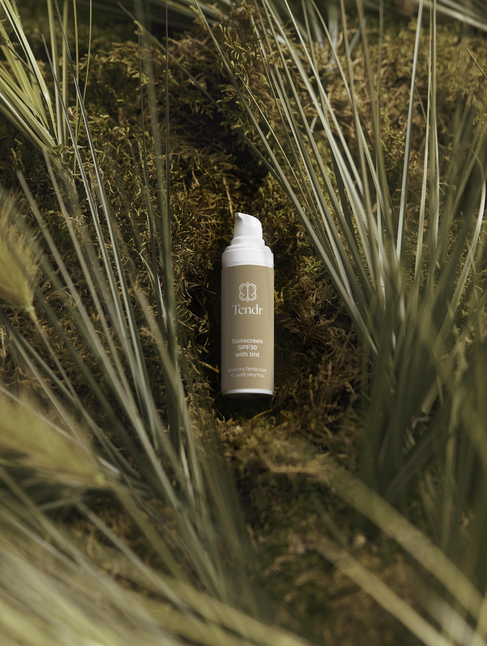 Tinted Mineral Sunscreen SPF 30 30ml – natural, mineral-based sunscreen with Sea Buckthorn and Hyaluronic Acid for hydration and sun protection. No white cast, ideal for all skin types.